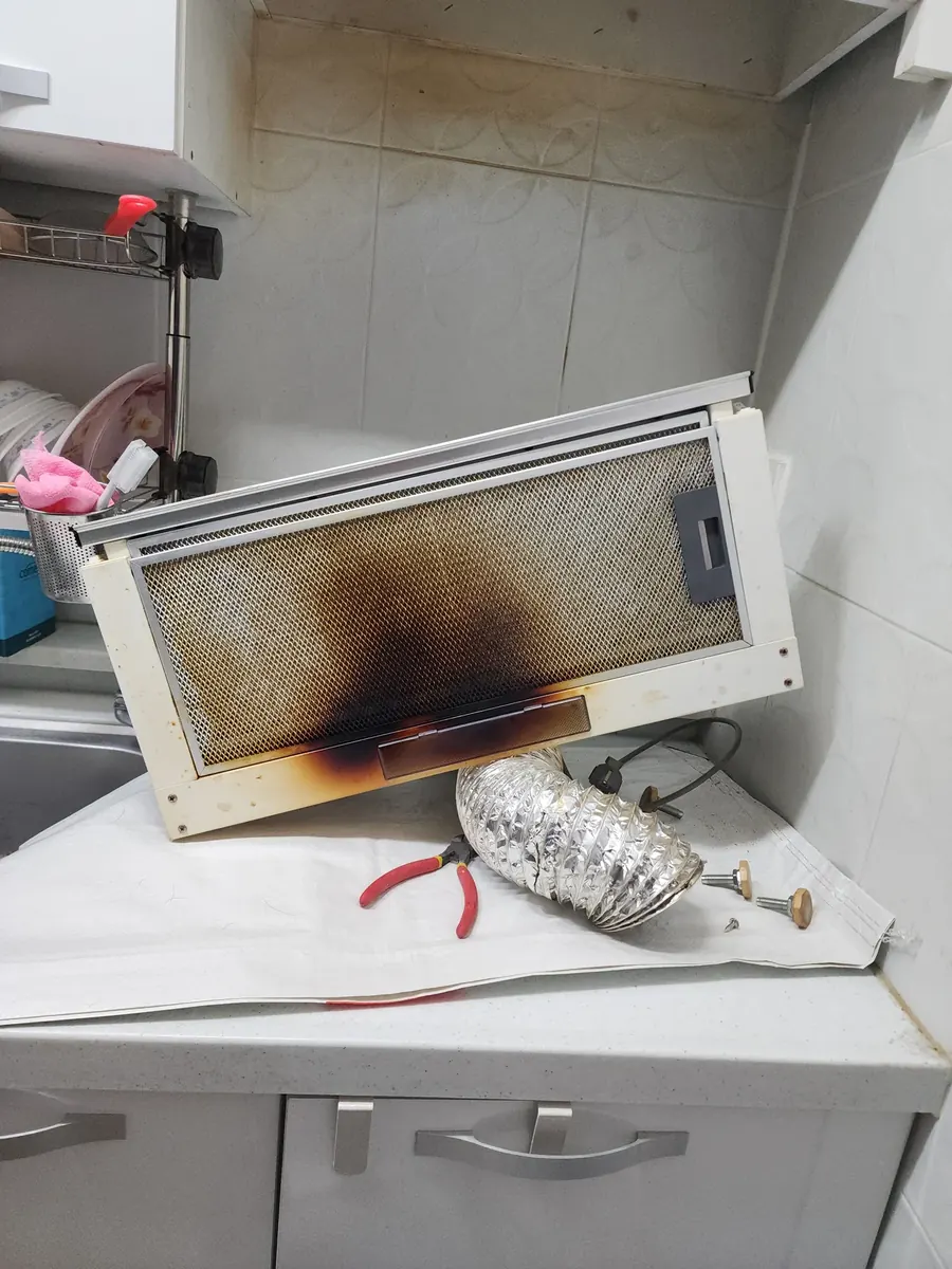 후드 교체 — 떼어 낸 기존 후드